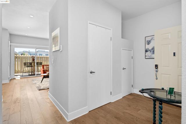 197 Lakeshore Ct, Richmond CA: https://media.crmls.org/mediaz/a93ee8af-da0a-4654-b4fd-7c8274a3d110.jpg