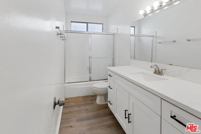 1852 Kelton Avenue, Los Angeles CA: https://media.crmls.org/mediaz/a93f6b89-9709-4398-907b-b9af583d9132.jpg