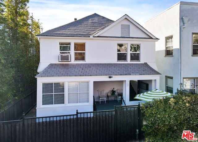 29 Brooks Avenue, Venice CA: https://media.crmls.org/mediaz/a93fba69-4210-4f3f-89e6-32bda7453b77.jpg