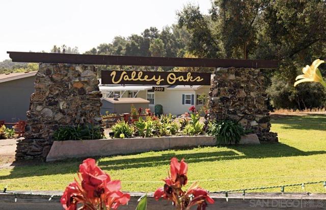 3909 Reche Rd, Fallbrook CA: https://media.crmls.org/mediaz/a93fff0d-174f-49e9-9e9a-531c59d73e52.jpg