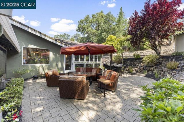 5 Kayser Ct, Walnut Creek CA: https://media.crmls.org/mediaz/a940495c-486f-443e-90f0-0c0b3e55ab70.jpg