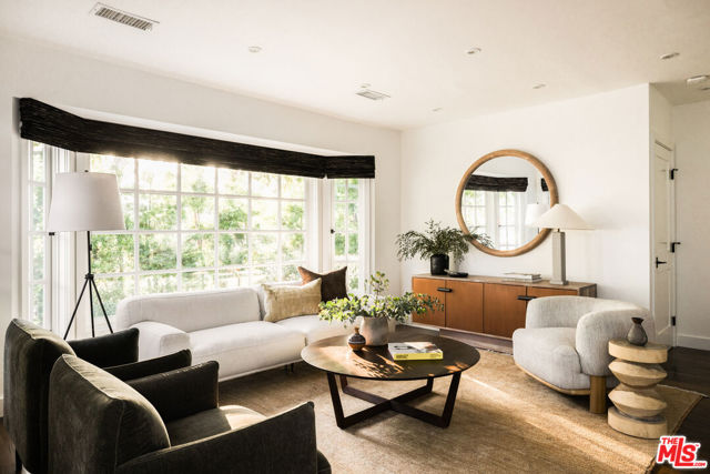 4046 Wasatch Avenue, Los Angeles CA: https://media.crmls.org/mediaz/a94095bb-d66a-44b6-8931-4139c2093228.jpg