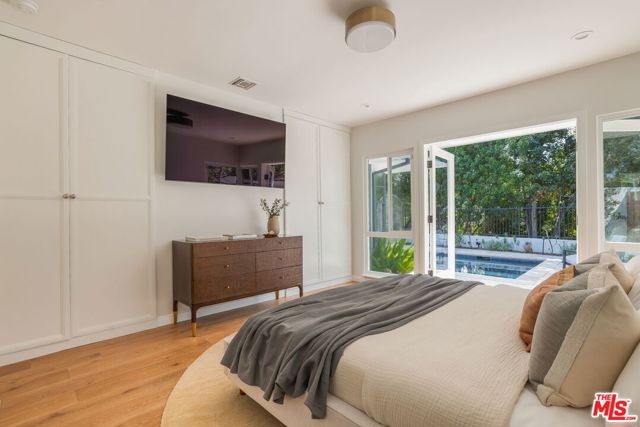 11349 Canton Drive, Studio City CA: https://media.crmls.org/mediaz/a940b5c3-091f-4698-bfb5-2dc09cb0cde7.jpg