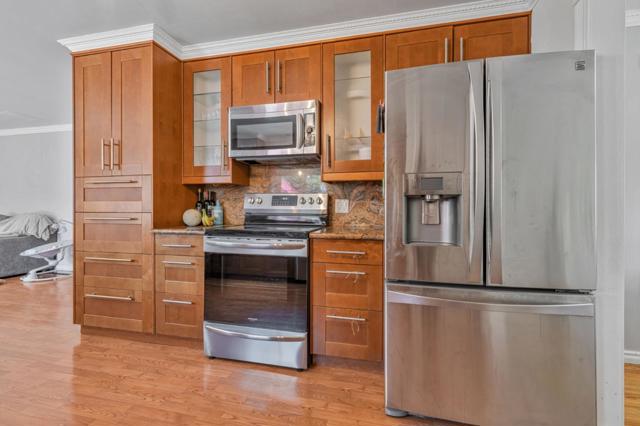 225 W Meadow Drive, Palo Alto CA: https://media.crmls.org/mediaz/a9412b24-efbf-45bf-b71f-48cdf475bf5f.jpg