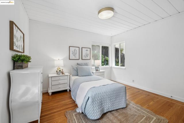 6951 Chambers Dr, Oakland CA: https://media.crmls.org/mediaz/a9418c52-103c-4552-ab46-33f8495c44e0.jpg