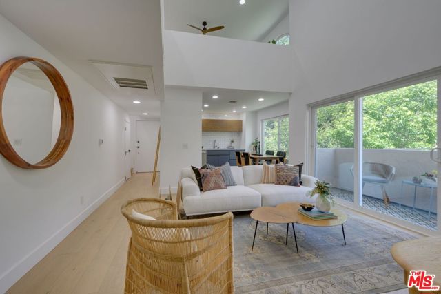 11119 CAMARILLO Street, 119 photo 2