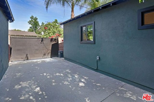4838 Coldwater Canyon Avenue, Sherman Oaks CA: https://media.crmls.org/mediaz/a942469e-0ce9-445e-9cc8-5cf29940e1a0.jpg
