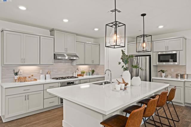 318 Paradiso Ct, San Ramon CA: https://media.crmls.org/mediaz/a94267d6-a07d-43ce-83d2-b63ec07346dd.jpg