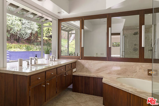 2235 Villa Heights Road, Pasadena CA: https://media.crmls.org/mediaz/a942bfa5-2cee-4531-9b9f-e2ddc983ce16.jpg