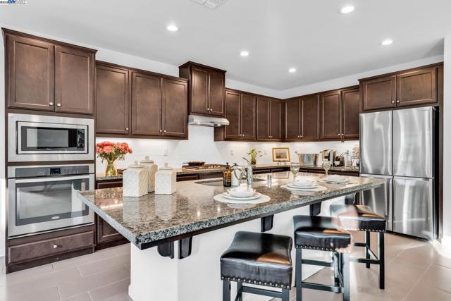 2305 Augusta Ave, Tracy CA: https://media.crmls.org/mediaz/a9434c31-1a0a-4509-aa2c-772ab27239f2.jpg