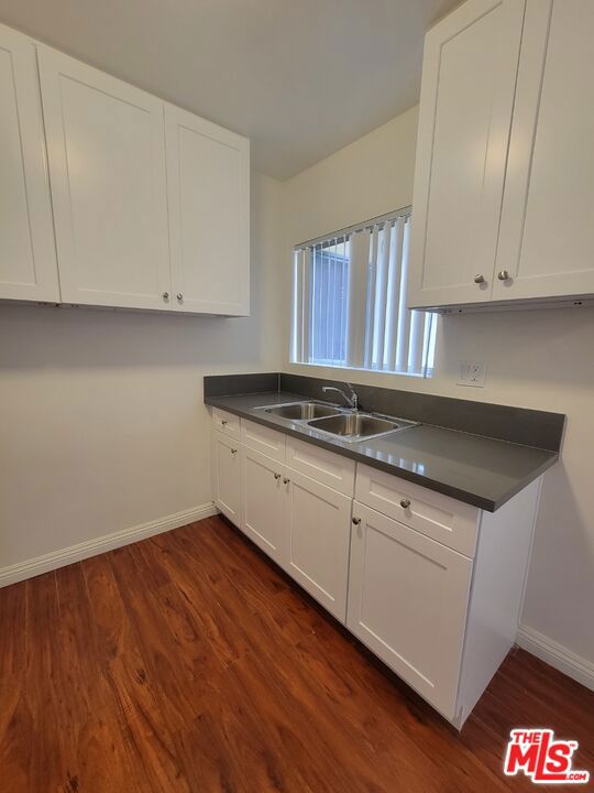 1038 S Harvard Boulevard, Los Angeles CA: https://media.crmls.org/mediaz/a943a730-416f-4366-b315-2afe9effd0be.jpg