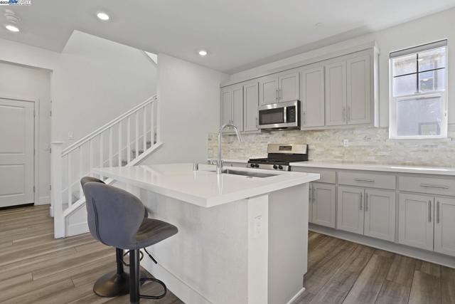 2208 Daimler St, Lathrop CA: https://media.crmls.org/mediaz/a943b113-b736-47e9-bdb0-0389e9244f87.jpg