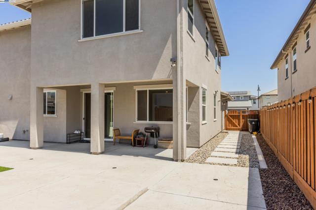2306 Mozart avenue, Lathrop CA: https://media.crmls.org/mediaz/a943d83d-9026-43f7-b1f0-13fdd27c4bda.jpg