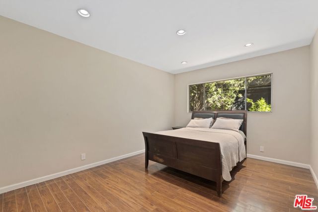 1860 Loma Vista Drive, Beverly Hills CA: https://media.crmls.org/mediaz/a94413a9-e417-4329-bb70-98ed00222e9b.jpg