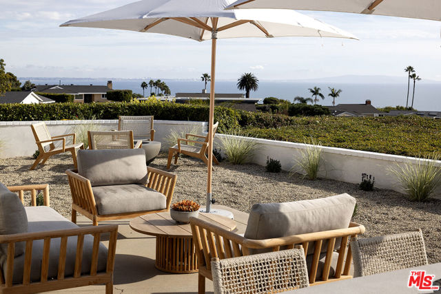 20374 Seaboard Road, Malibu CA: https://media.crmls.org/mediaz/a9444027-68bb-4381-b454-a7840b664fe9.jpg