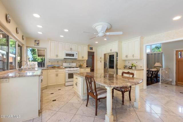 2910 Bear River Circle, Westlake Village CA: https://media.crmls.org/mediaz/a94556ec-a278-4a3f-9945-6a71b4423536.jpg