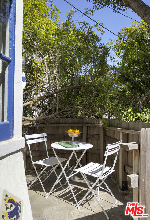 10411 Quito Lane, Los Angeles CA: https://media.crmls.org/mediaz/a94593e1-ce58-4b7e-9f9b-89d1945c20aa.jpg
