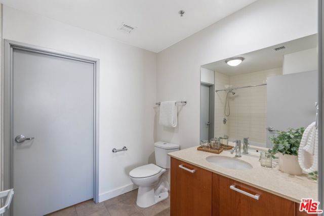 645 W 9th Street, Los Angeles CA: https://media.crmls.org/mediaz/a945f0f1-c4c9-408a-9919-e3f307a46fef.jpg