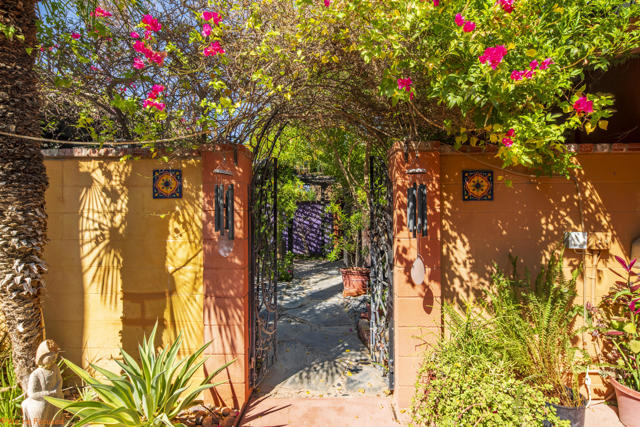 14 Gary Circle, Palm Springs CA: https://media.crmls.org/mediaz/a945f156-38b1-48f5-b18c-8ea4d8286b33.jpg