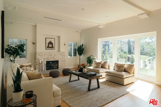 1237 S Curson Avenue, Los Angeles CA: https://media.crmls.org/mediaz/a9461c32-6ea0-4037-93f7-334f3c1396e6.jpg