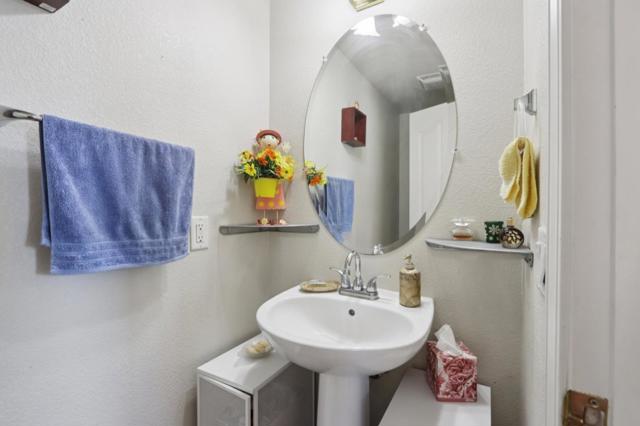 540 Lavender Way, Hollister CA: https://media.crmls.org/mediaz/a9464c21-51e9-4166-a9ee-ffb997df0751.jpg