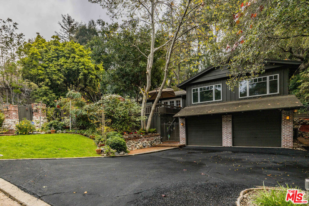 5228 Palm Drive, La Canada Flintridge, CA 91011