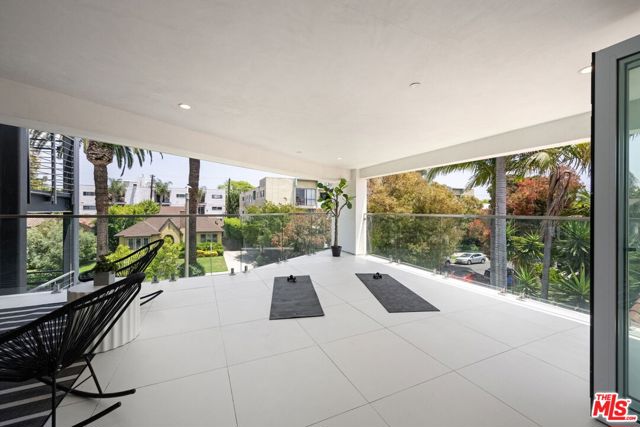 621 N Kings Road, West Hollywood CA: https://media.crmls.org/mediaz/a9469c4c-4641-4d65-8f7e-1d8797e503ab.jpg