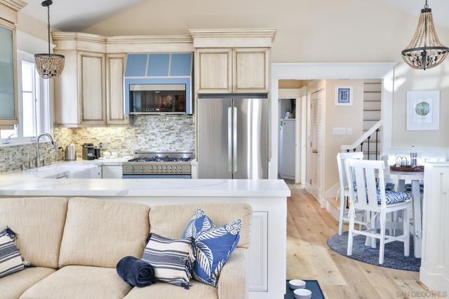 Image 11 of 44 For 827 C Avenue