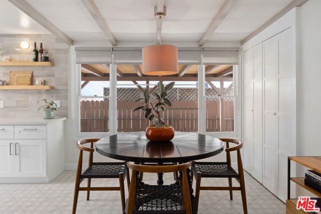 4654 Denny Avenue, Toluca Lake CA: https://media.crmls.org/mediaz/a94830e1-8ee0-4d72-8f38-366d64d12f6d.jpg