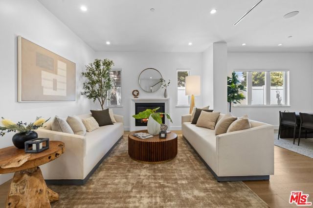 2590 Amherst Avenue, Los Angeles CA: https://media.crmls.org/mediaz/a94871ff-98dc-48c6-9fb5-1fb22f62a6c0.jpg