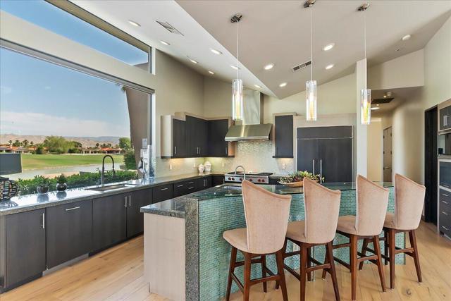 72 Royal Saint Georges Way, Rancho Mirage CA: https://media.crmls.org/mediaz/a948932c-a0b1-4aa4-bce5-6f65e8bd80a6.jpg