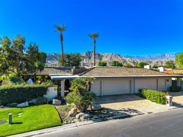13 Duke Drive, Rancho Mirage CA: https://media.crmls.org/mediaz/a948d00d-8a51-4010-a2d2-13af59b2a579.jpg