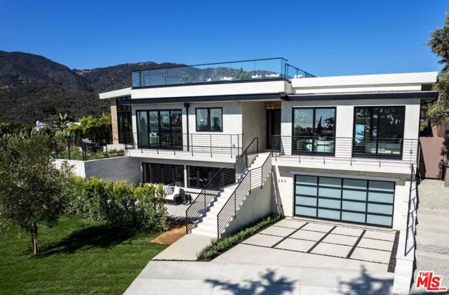 286 Quadro Vecchio Drive, Pacific Palisades CA: https://media.crmls.org/mediaz/a948e197-bad9-4b5e-b4b3-8e9c577ce928.jpg