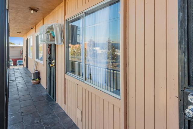 748 Clara Street, Oakland CA: https://media.crmls.org/mediaz/a948e562-8061-4117-9c50-cd5775ffe16c.jpg