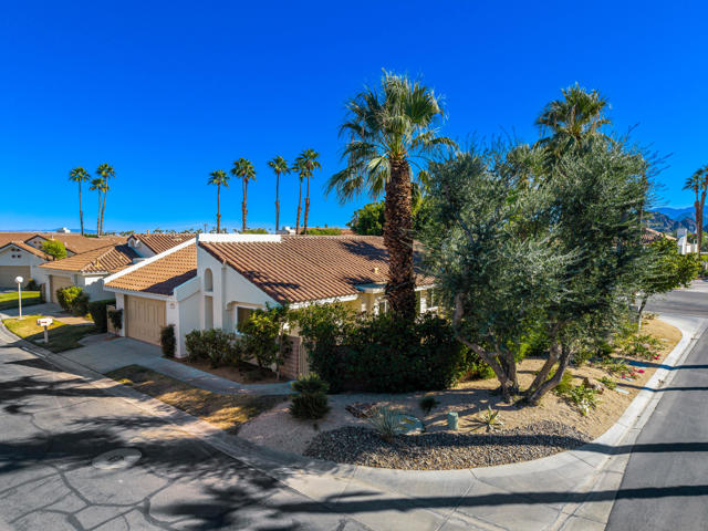 77787 Saint Croix Drive, Palm Desert CA: https://media.crmls.org/mediaz/a9498b62-0368-4360-bad8-653d039dbe35.jpg