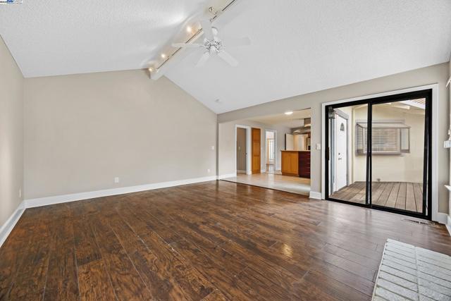 1116 Vista Point Ln, Concord CA: https://media.crmls.org/mediaz/a949a1b7-d4f2-4e11-9217-71df874b67ab.jpg