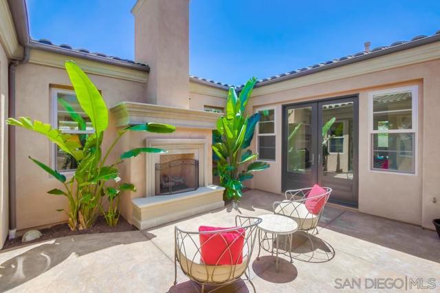 14190 Green Valley Ct, San Diego CA: https://media.crmls.org/mediaz/a949ae29-a410-4478-bb33-5b0868d964ca.jpg