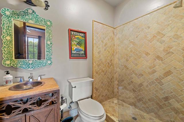 12220 Heritage Way, Gilroy CA: https://media.crmls.org/mediaz/a94ae72f-36e2-434a-b480-3922d710b47b.jpg