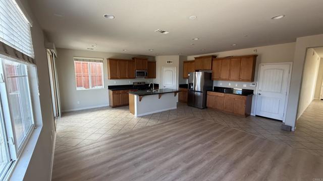 Detail Gallery Image 4 of 21 For 3422 Arborview Drive, San Marcos,  CA 92069 - 4 Beds | 4 Baths