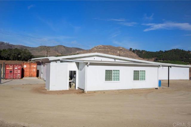 14224 Old Cole Grade Road, Pauma Valley CA: https://media.crmls.org/mediaz/a94b1f74-df70-4a6a-8c42-aa3b23c30aee.jpg