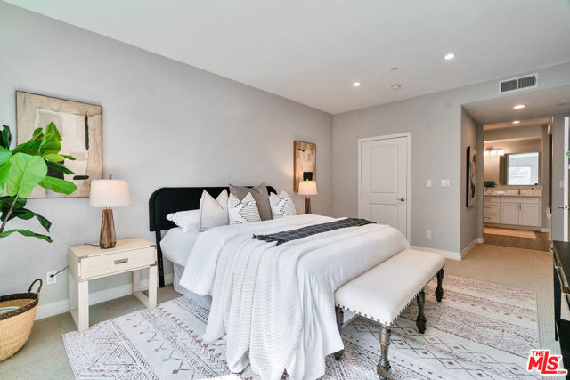 7100 Playa Vista Drive, Playa Vista CA: https://media.crmls.org/mediaz/a94b36c0-fc78-4918-8a26-3ea10fec6201.jpg