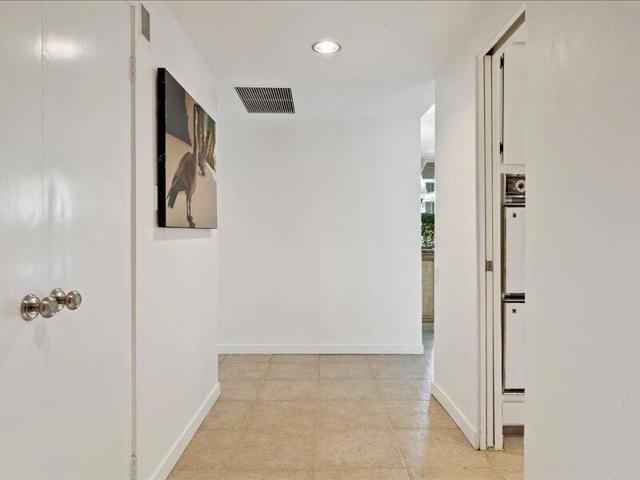 899 Island Drive, Rancho Mirage CA: https://media.crmls.org/mediaz/a94b7357-8283-436f-a6f3-734a5d9d9a5d.jpg