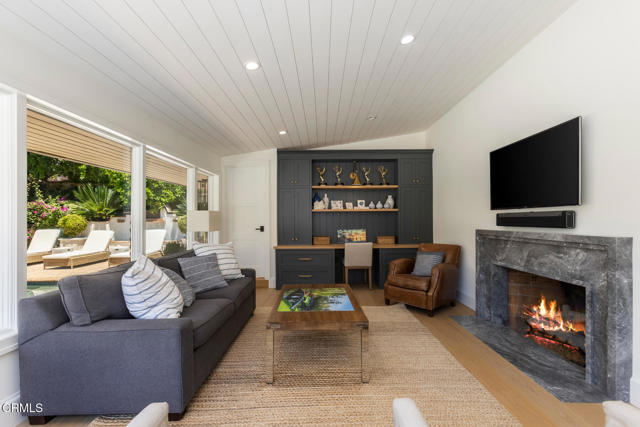 4435 Encinas Drive, La Canada Flintridge CA: https://media.crmls.org/mediaz/a94bcd8d-ed04-4811-9cfe-bec1757b439f.jpg