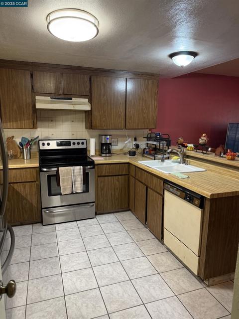 278 6th St, Richmond CA: https://media.crmls.org/mediaz/a94bea56-d36e-4208-b474-1678478bffaa.jpg