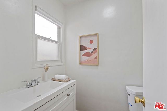 4222 Corinth Avenue, Los Angeles CA: https://media.crmls.org/mediaz/a94c0a7f-71bd-42be-85f6-ad5cb48836a0.jpg