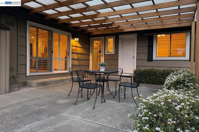 1515 Miramonte Ave, Mountain View CA: https://media.crmls.org/mediaz/a94c2295-fb7b-4100-9c30-9c73065adebd.jpg