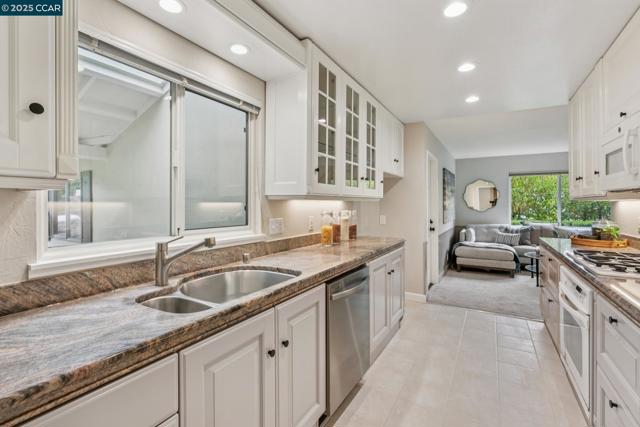 8 Southwaite Ct, Orinda CA: https://media.crmls.org/mediaz/a94c3d7c-052a-425f-ae5a-d7279ce3b0f1.jpg