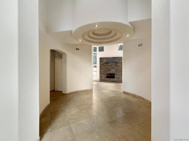 1128 Mansiones Ln, Chula Vista CA: https://media.crmls.org/mediaz/a94cc494-6324-49b6-b859-9d052c5f5422.jpg