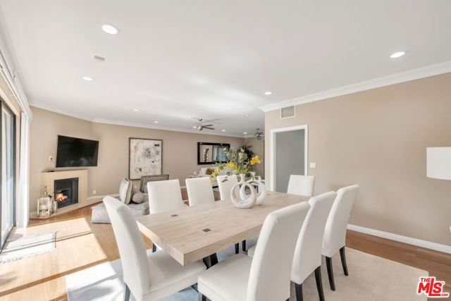 1124 N Kings Road, West Hollywood CA: https://media.crmls.org/mediaz/a94d524a-a3e2-4594-8167-b1658bbe5e34.jpg