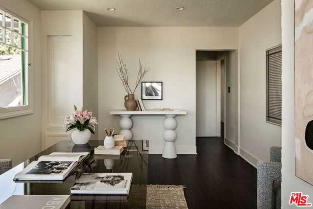 264 Robinson Road, Pasadena CA: https://media.crmls.org/mediaz/a94d6283-d09c-4f0e-87df-4379f5029c62.jpg